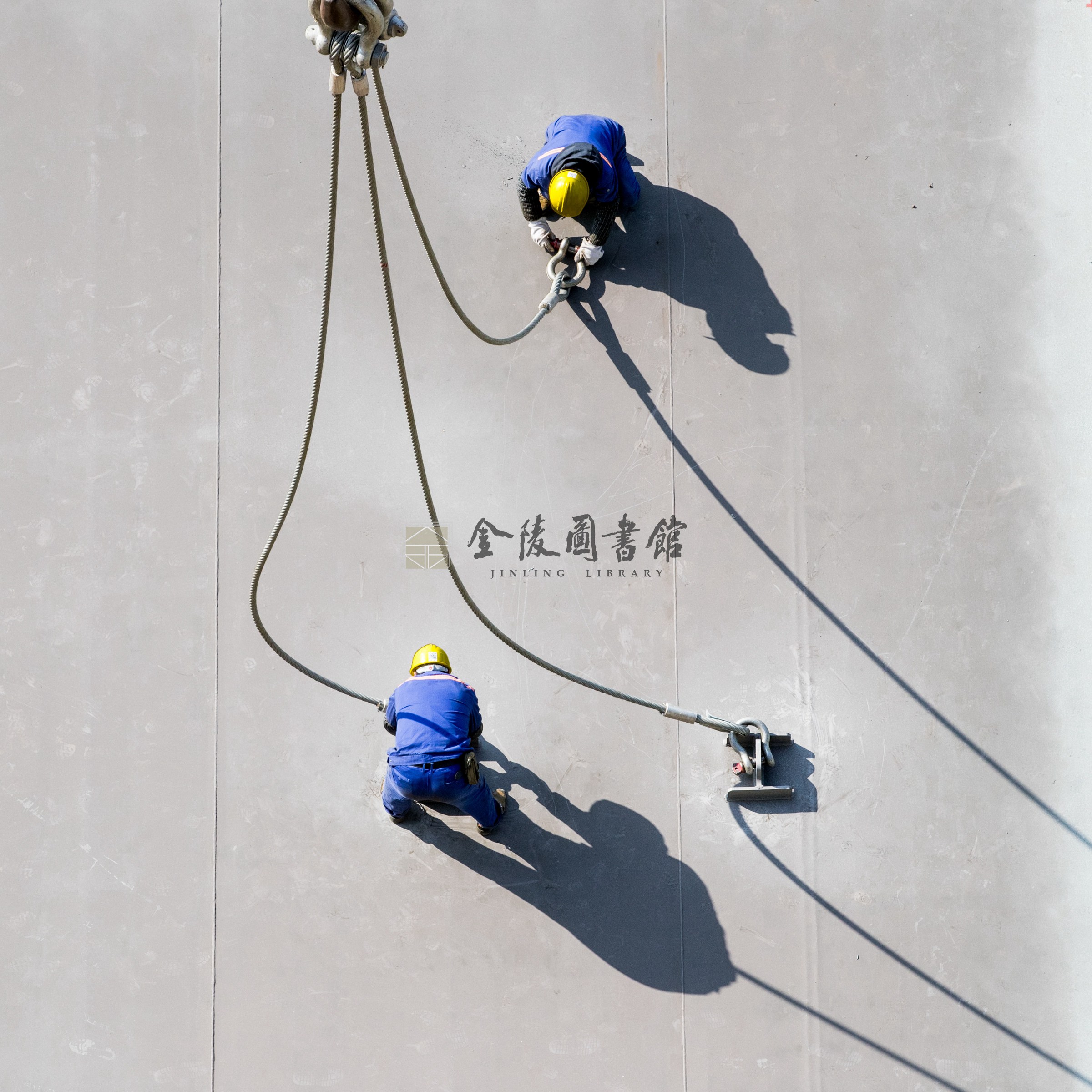 2017年12月29日，南桥头堡工人进行修复施工。薛晓红摄